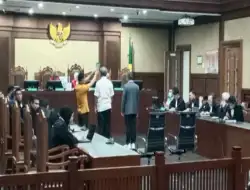 Zarof Ricar Hadirkan Dua Ahli Hukum Pidana: Gratifikasi Bersifat Netral, Jadi Suap Bila Tak Dilaporkan